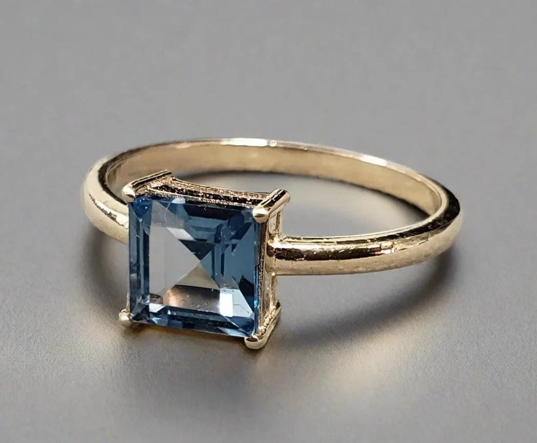 14k Gold London Blue Topaz Ring