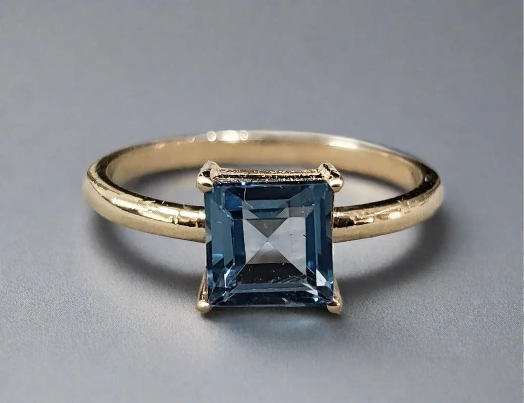 14k Gold London Blue Topaz Ring