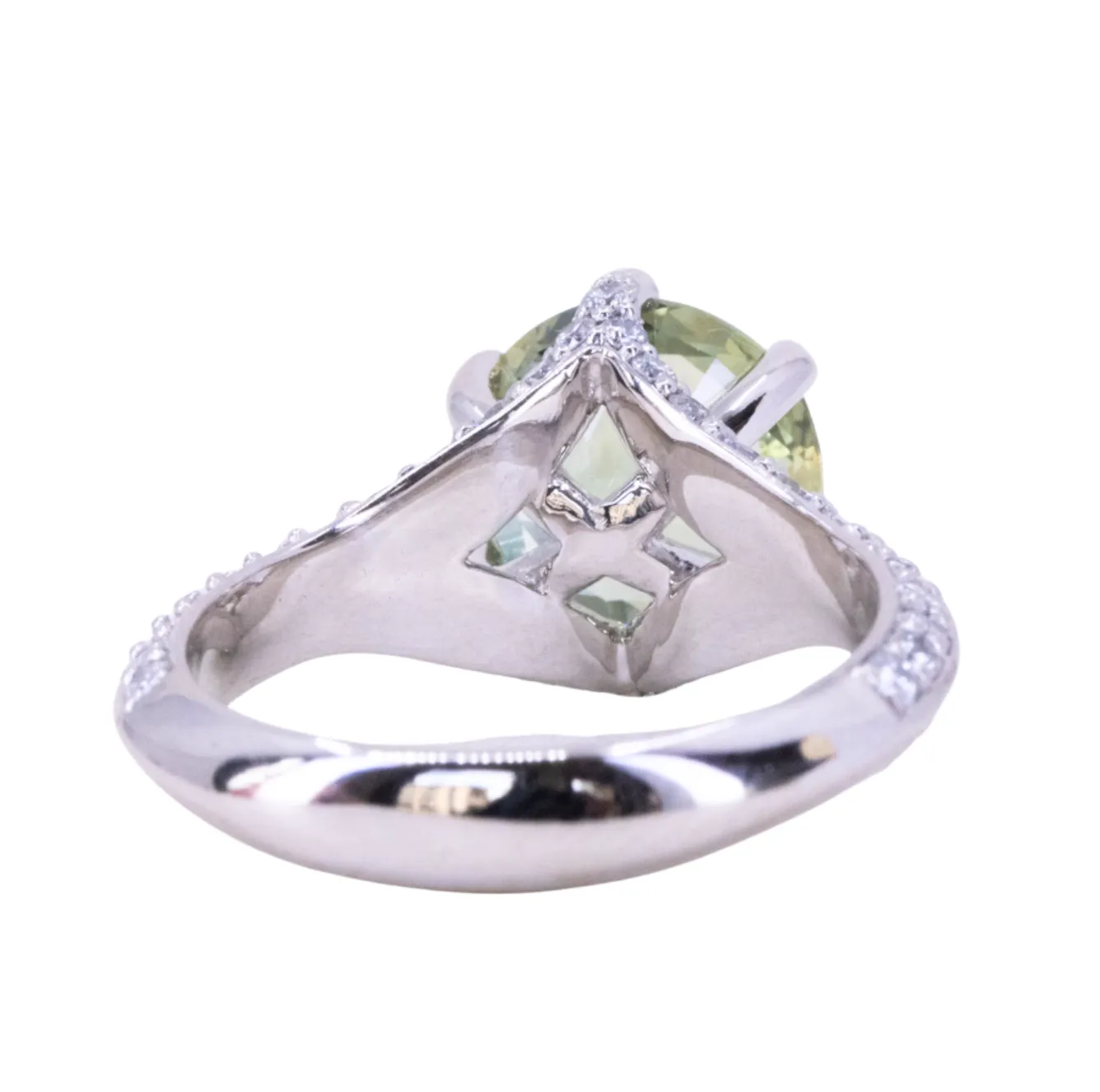 3.38ct Round Minty Green Madagascar Sapphire Diamond-studded Six Prong Split Shank Solitaire in Platinum