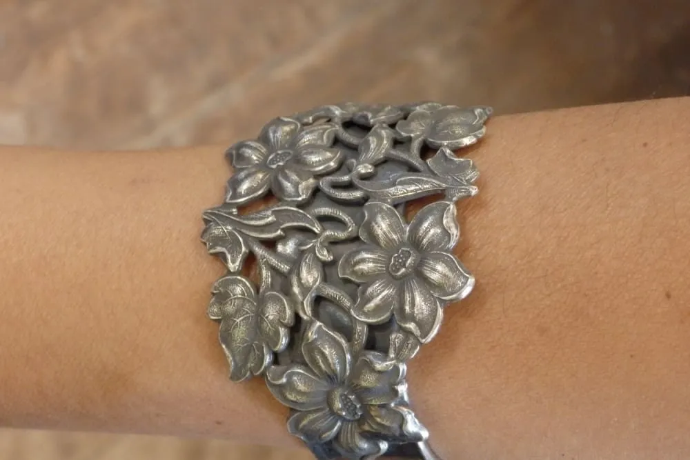 Bracelet cuff