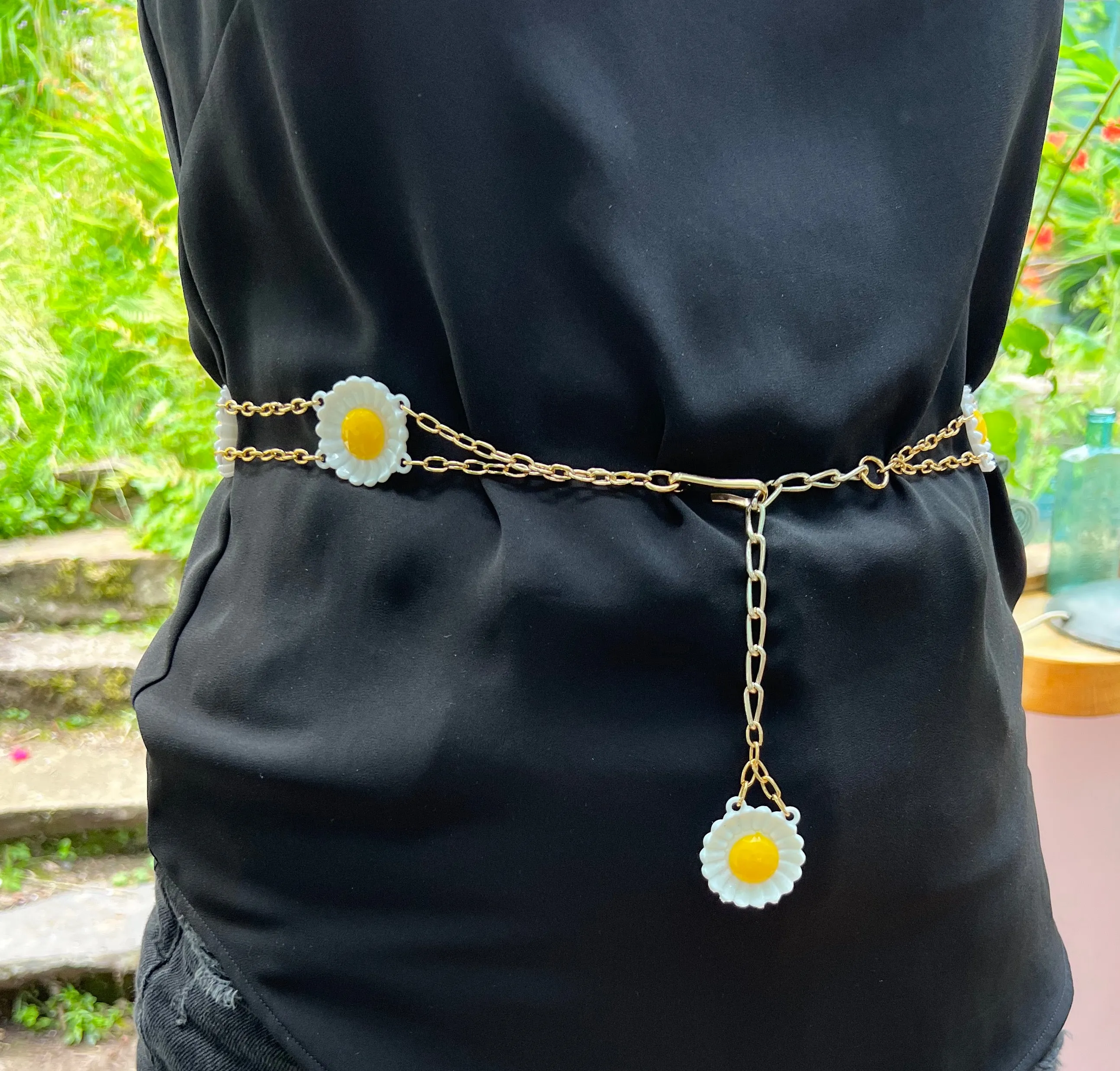 Glorious 1950s / 60s Daisy Belt - 31-36"