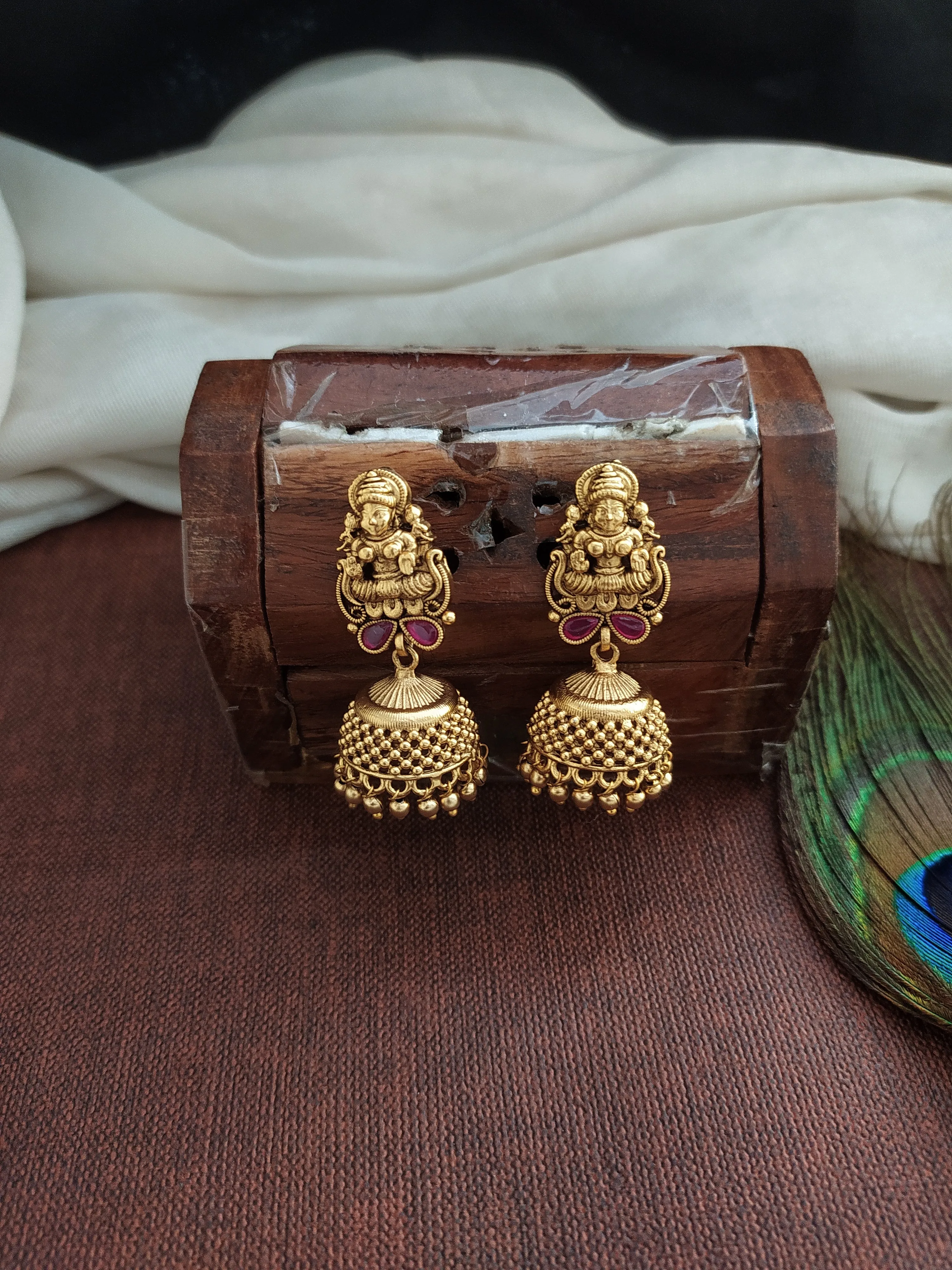 Lakshmi Antique Necklace Set with Kemp, Green & White Stones