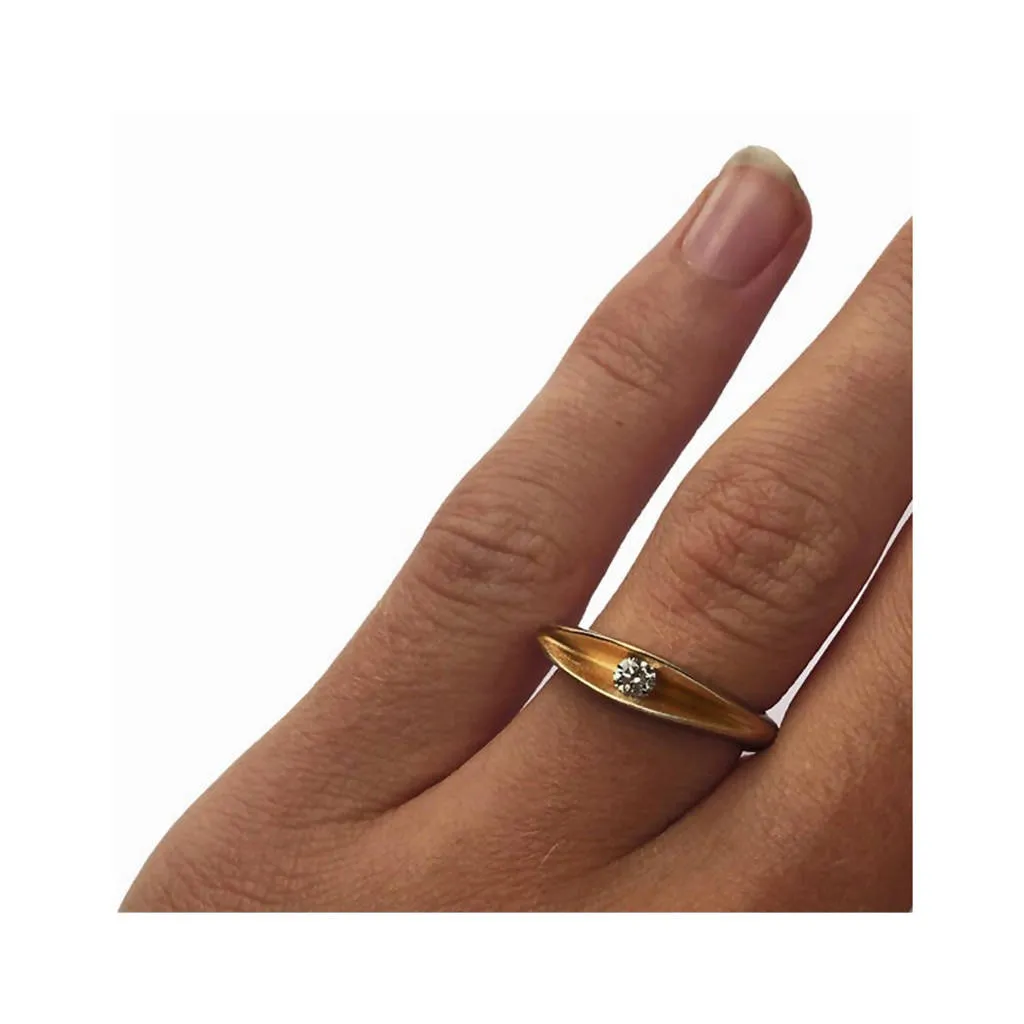 Partially split silver shell ring with 10pt diamond and 22k gold plated interior