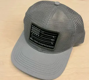 Stars and surfboards trucker - grey