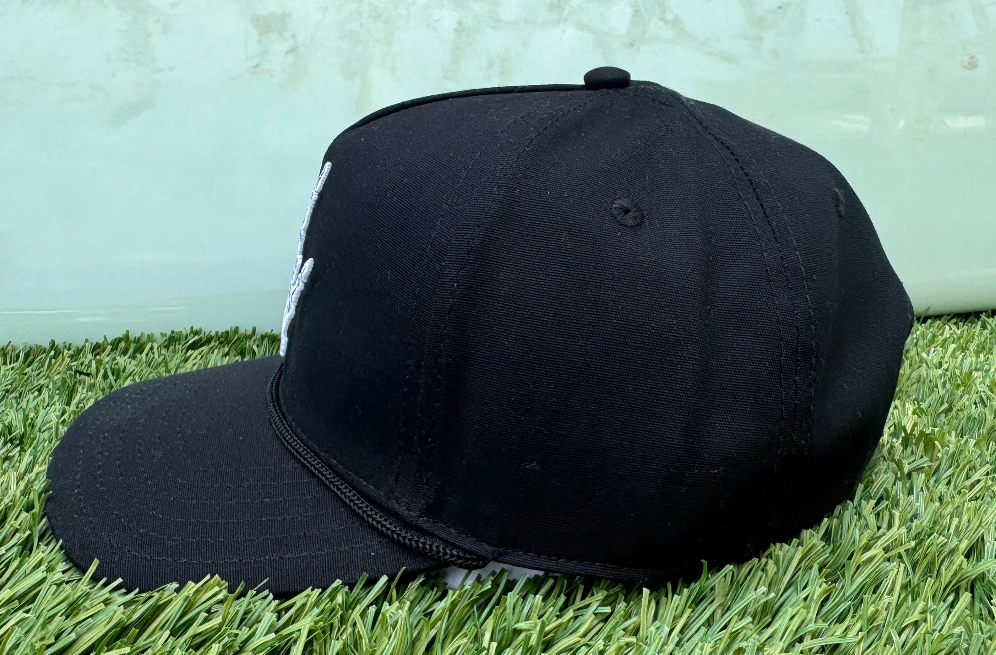 SURFGOAT Shaka Vibes Hat -Black/White