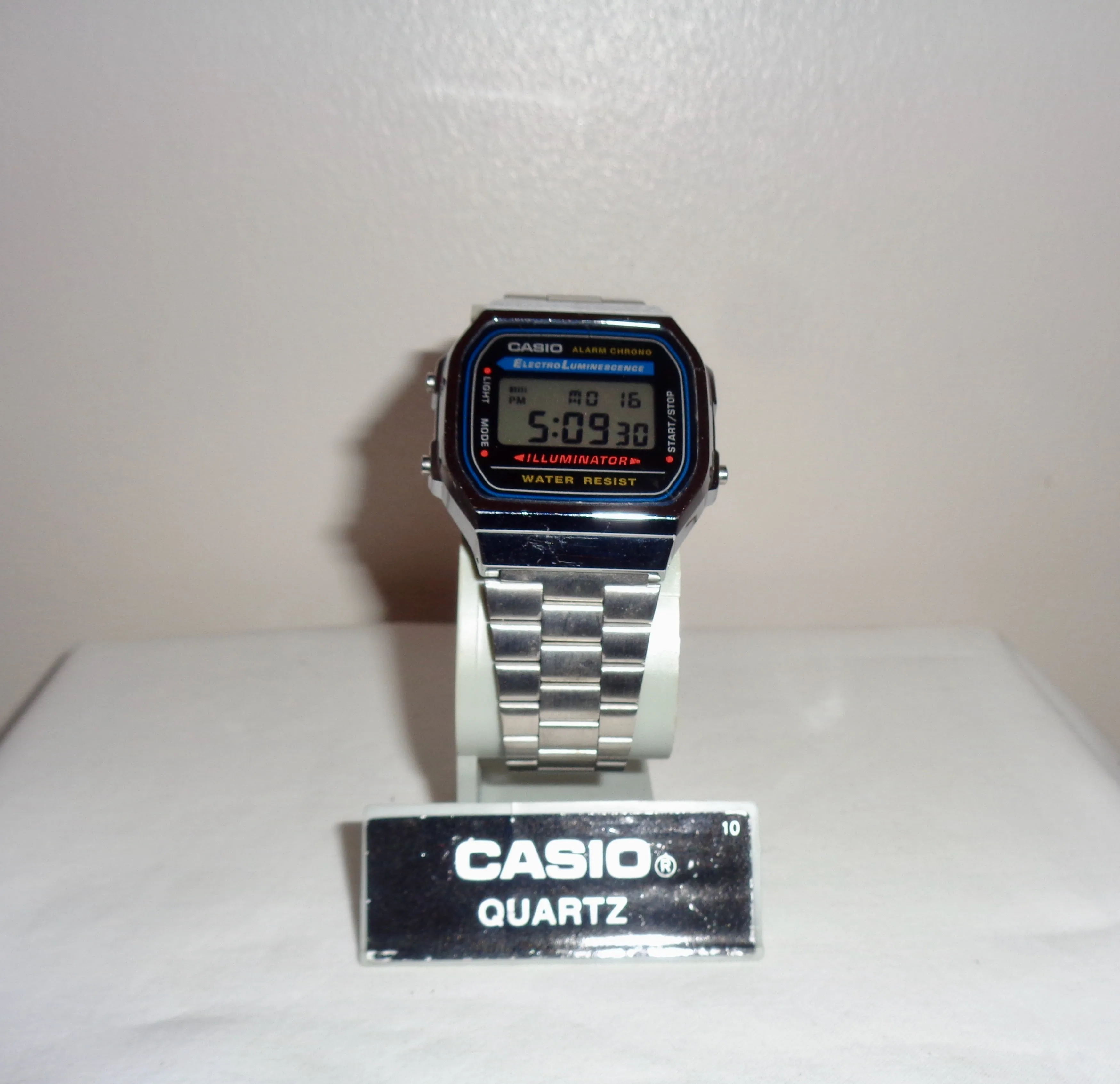 Vintage Casio A168 1572 Illuminator LCD Watch